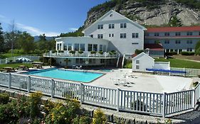 White Mountain Hotel And Resort